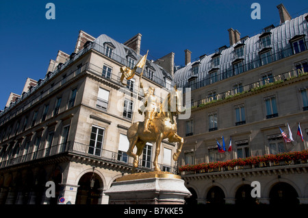 . FranziseStatue von Jeanne d Arc in der Rivoli-Straße. Paris Stockfoto