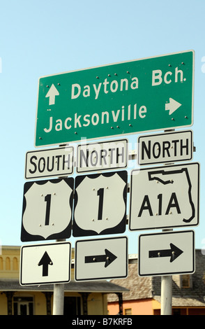 Amerikanischen Highway Richtung Norden und Süden Schilder Beschilderung an einer Straßenkreuzung in Florida USA Stockfoto