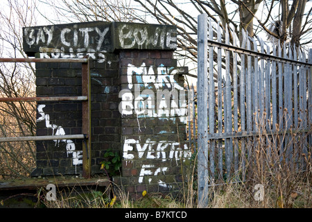 70er Jahre Graffiti auf einer alten Brücke. Marc Bolan Stockfoto