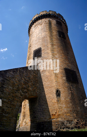 Ein Blick auf den Turm und Tor auf der Burg von Foix, Frankreich. Tor zu den Pyrenäen Stockfoto