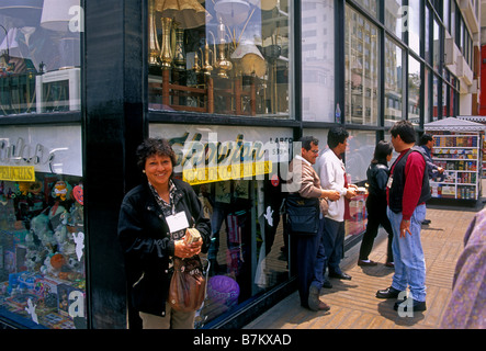 Peruaner, peruanische Volk, erwachsene Frau, erwachsene Männer, Geldwechsler, Geldwechsler, Miraflores, Lima, Lima, Peru, Südamerika Stockfoto