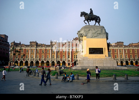 Peruaner, peruanischen Volkes bronze Reiterstandbild, General San Martin, Plaza San Martin, Lima, Provinz Lima, Peru, Südamerika Stockfoto