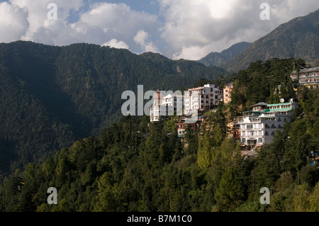 MacLeodganj in den Ausläufern des Himalaya. Dharamsala. Himachal Pradesh. Indien. Stockfoto