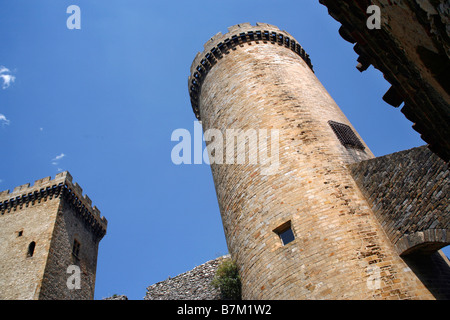 Ein Blick auf den Turm und Tor auf der Burg von Foix, Frankreich. Tor zu den Pyrenäen Stockfoto