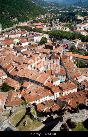 Ein Blick auf die Stadt von Foix, Frankreich. Blick von der Burg. Stockfoto