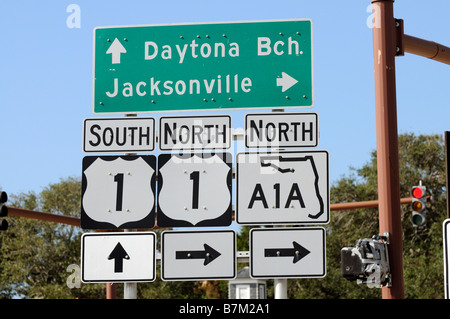 Amerikanischen Highway Richtung Norden und Süden Schilder Beschilderung an einer Straßenkreuzung in Florida USA Stockfoto