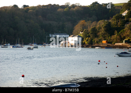 Newton Ferrers / Noss Mayo auf dem Fluss Yealm in South Devon an einen leuchtenden Herbsttag Stockfoto