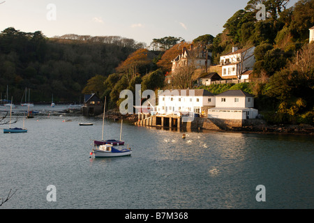 Newton Ferrers / Noss Mayo auf dem Fluss Yealm in South Devon an einen leuchtenden Herbsttag Stockfoto