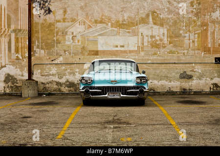 Blauer Cadillac geparkt am Venice Beach Los Angeles County Kalifornien Vereinigte Staaten Stockfoto