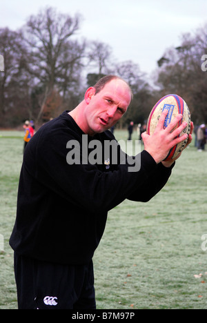 Ehemalige Wespen und England Rugby-star Lawrence Frank bei einer Trainingseinheit in Buckinghamshire UK Stockfoto