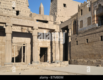 Dreifacher Schrein von Ramses II, El-Haggag-Moschee, koptische Kirche, Luxor-Tempel, Luxor, Ägypten 081116 32704 Stockfoto