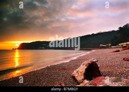 Sonnenaufgang vom Oddicombe Strand in Torquay in South Devon England Blick nach Süden, entlang der Küste Stockfoto