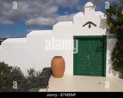 Grünes Tor in Cesar Manrique Foundation Lanzarote Kanarische Inseln Stockfoto