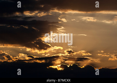 Auffälliger Kontrast nach Sonnenuntergang Stockfoto