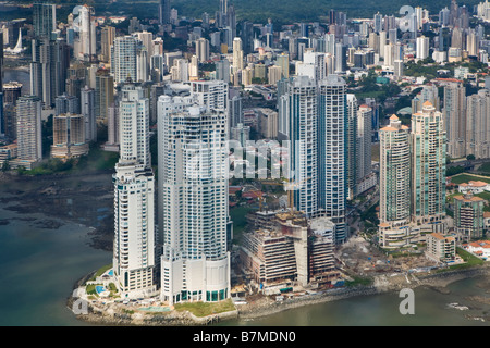 Skyline von Panama City mit neuen Hochhaus Eigentumswohnungen im Bau Panama City, Panama Stockfoto