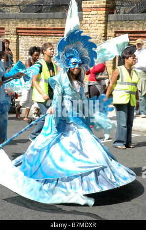 Tanzende Mädchen in Notting Hill Carnival in London England Stockfoto