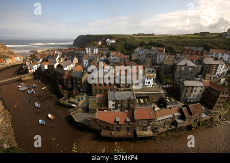 Angelboote/Fischerboote an den Küsten Stadt Staithes an der Ostküste von Yorkshire England UK Stockfoto