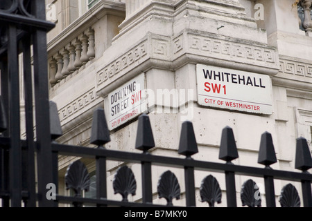 Die Ecke der Downing Street und Whitehall Stockfoto