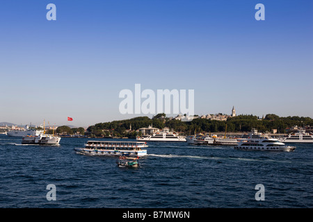 Fähren überqueren die Bosporus Istanbul-Türkei Stockfoto