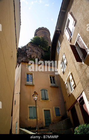 Ein Blick auf die Stadt von Foix, Frankreich. Tor zu den Pyrenäen Stockfoto