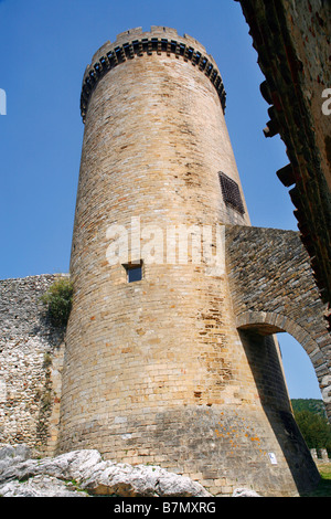 Ein Blick auf den Turm und Tor auf der Burg von Foix, Frankreich. Tor zu den Pyrenäen Stockfoto