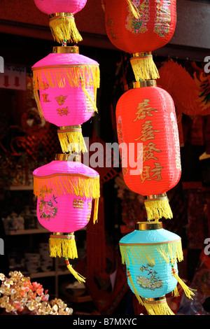 Lampions in Gerard Straße am chinesischen Neujahrsfest in London Stockfoto