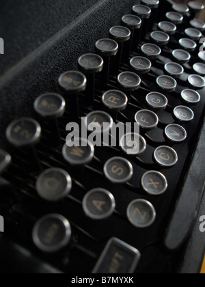 Nahaufnahme von Tastatur und Tasten auf einer Vintage Schreibmaschine. Stockfoto
