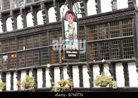 Bär und Billet Inn halbe Fachwerkhaus Altbauwohnung im Zentrum der mittelalterlichen Altstadt von Chester, England Stockfoto