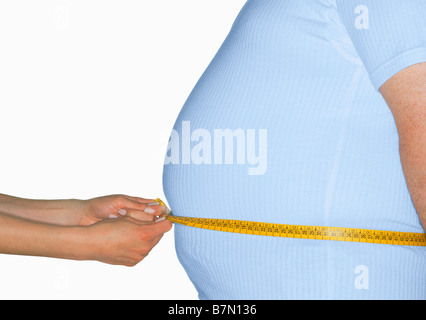 Weiblich, messen die große Taille eines großen Mannes Stockfoto