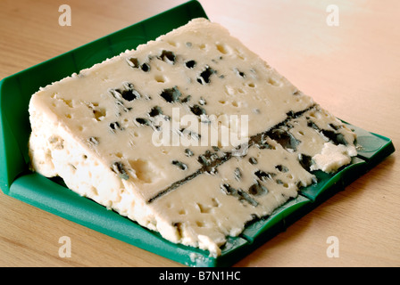 Französische Küche 'Französischer Käse' Roquefort-Stück 'Blauer Käse', lokale Küche Stockfoto