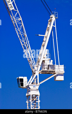 Bau / Turmdrehkran auf einer Baustelle in Melbourne Victoria Australien. Stockfoto