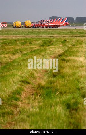 Red Arrows auf Flugplatz geparkt Stockfoto