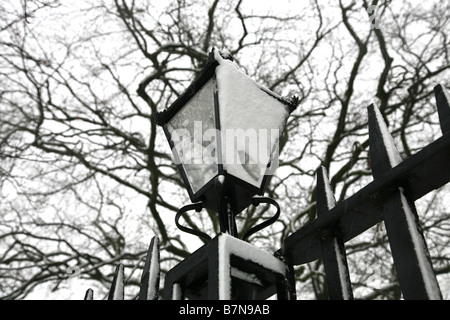 Viktorianischen Lampe schneebedeckt, Greenwich Park London England Stockfoto