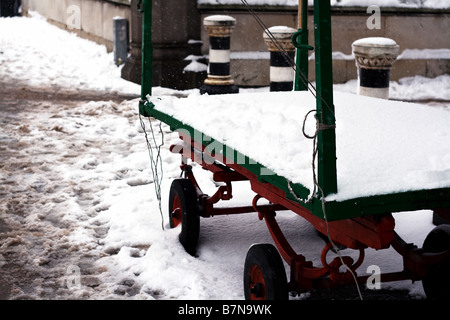 Schneebedeckte Obst Barrow südlich von Blackfriars Bridge. Stockfoto