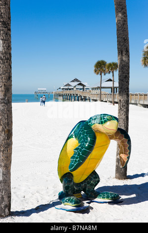 Abbildung einer Schildkröte von Anthony di Falco vor der Pier am Clearwater Beach, Golfküste, Florida, USA Stockfoto