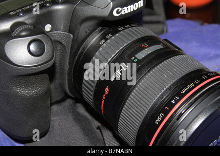 Canon 40D dSLR mit Canon L-Serie 17-40mm-Objektiv, Closeup beschnitten. Stockfoto