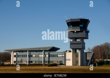 Stock Foto von dem FlughafenKontrollturm am Flughafen Limoges Stockfoto