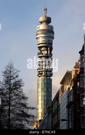 Der BT Tower aus Oxford Street, London Stockfoto