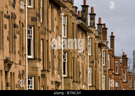 Ein Mietshaus in Glasgow, Schottland. Mietshäuser sind eine traditionelle und beliebte Wohnform in schottischen Städten. Stockfoto