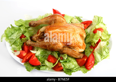 Brathähnchen auf einem Bett von Salat Stockfoto