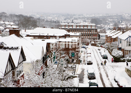 Eine Straße im Norden von London am 2. Februar 2009 nach dem schwersten Schnee fallen in London seit 18 Jahren Stockfoto