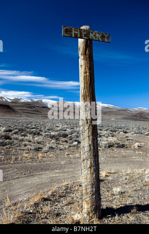 Melden Sie mitten in der Wüste Nevada Cherry Black Rock Desert Gerlach lesen Stockfoto