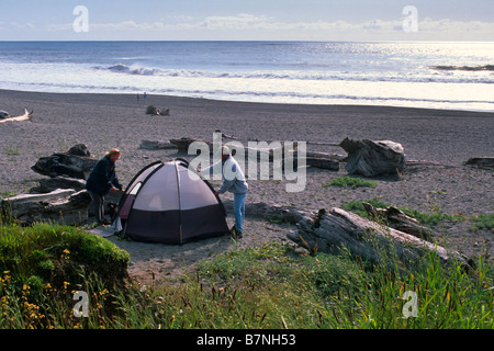 Camping am Strand im Redwood National Park in der Nähe von Orick Humboldt County in Kalifornien Stockfoto