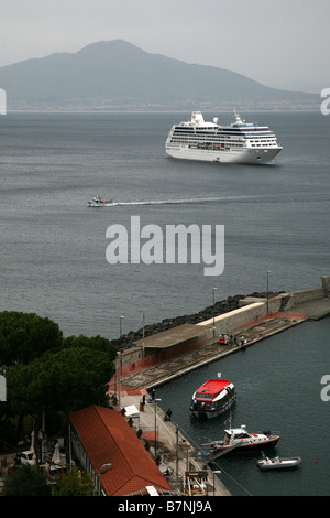 Vesuv und den Golf von Neapel nach Sorrent, Italien. Stockfoto