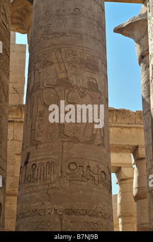 Mut und Min auf Spalte Hypostyle Halle, Karnak Tempel, Luxor, Ägypten 081116 32666 Stockfoto