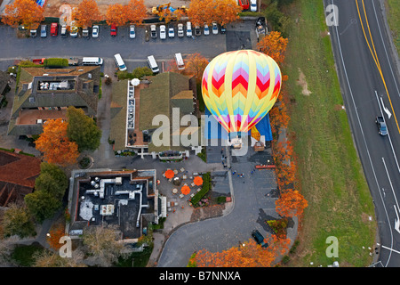 Heißluft-Ballon aufgeblasen wird, für einen Flug. Napa Valley, Kalifornien, USA. Stockfoto