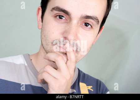 Porträt eines glücklichen jungen Kerl Stockfoto