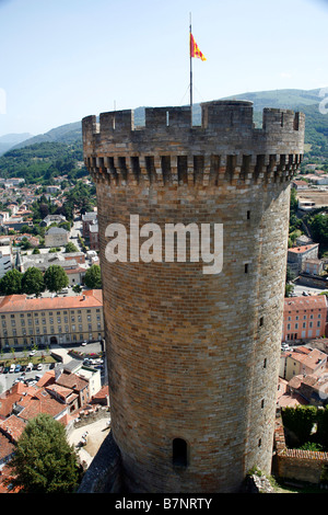 Ein Blick auf den Turm auf der Burg von Foix, Frankreich. Tor zu den Pyrenäen Stockfoto