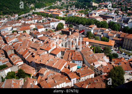 Ein Blick auf die Stadt von Foix, Frankreich. Blick von der Burg. Stockfoto