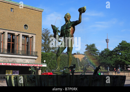 Schweden, Göteborg, Gotaplatsen, Statue von Carl Milles Poseidon vor Stadsteatern (Stadttheater) Stockfoto